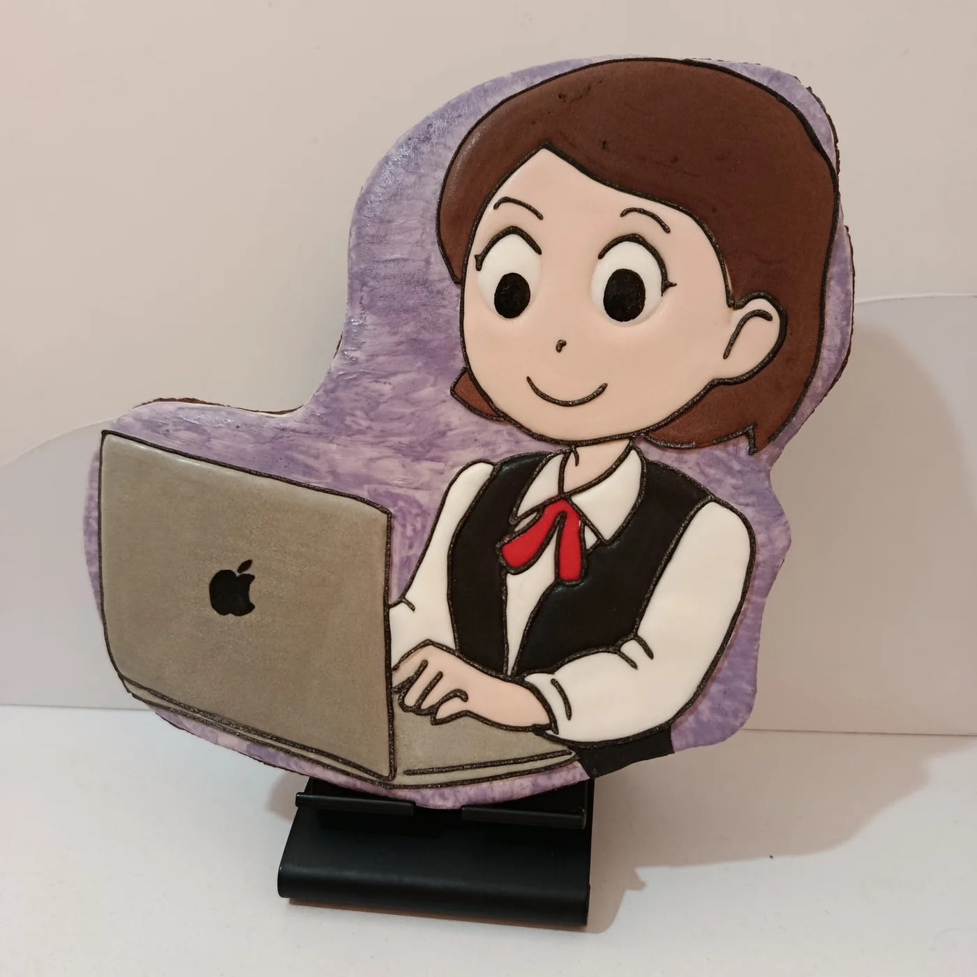 کوکی دختر حسابدار با لپتاپ