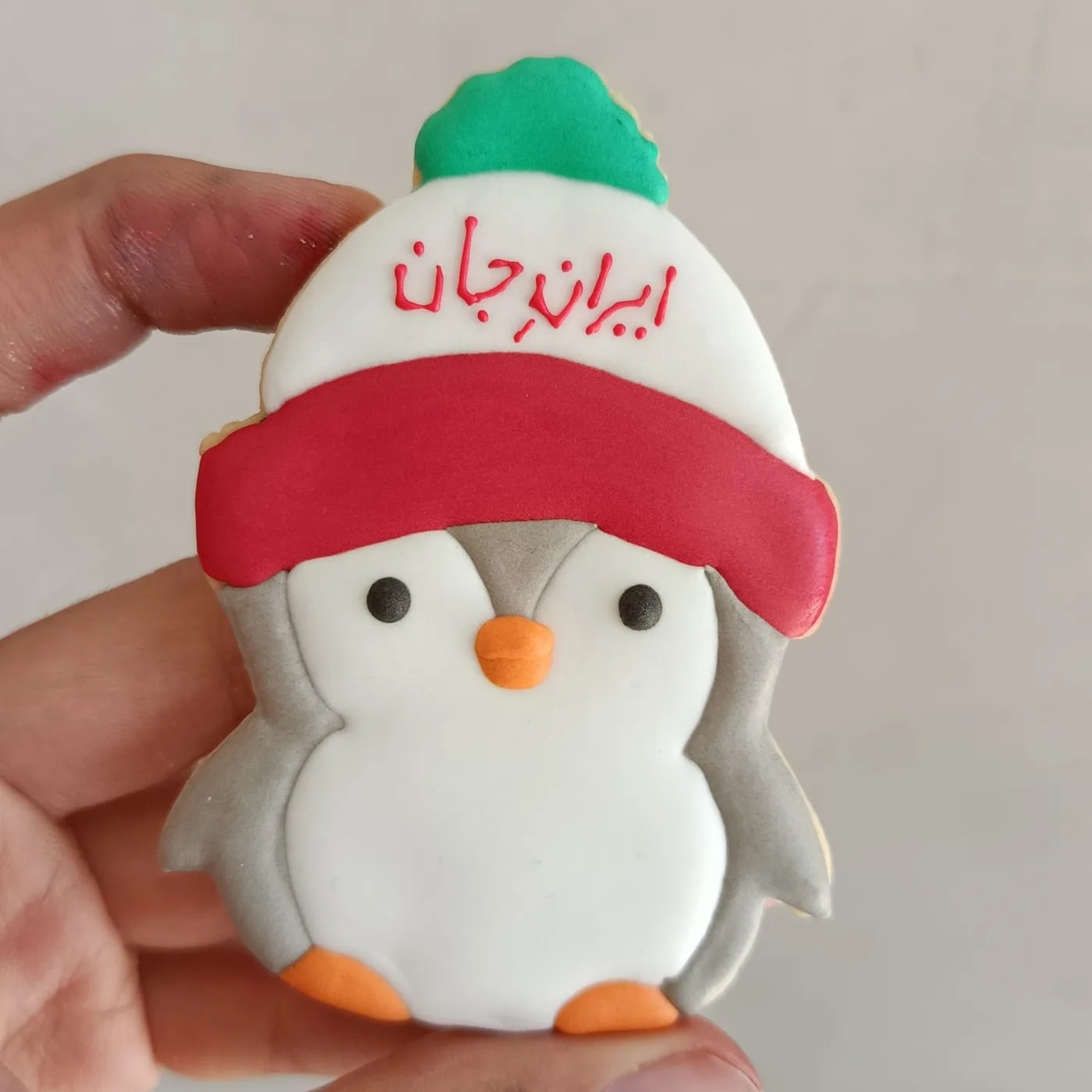 کوکی پنگوئن با کلاه پرچم ایران